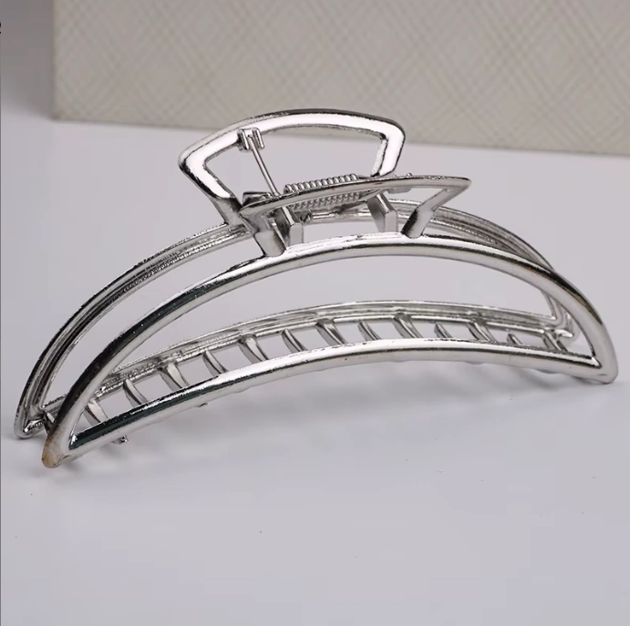 Gümüş Renk Eliptik Metal Mandal Saç Tokası 11 Cm Büyük Boy - Dayanıklı Ve Şık Gümüş