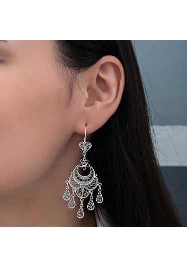 Gümüş Beyaz Baget Taşlı Sallantılı Kadın Küpe