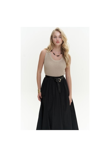 Amaya Bilek Hizasında Pileli Siyah Etek Siyah