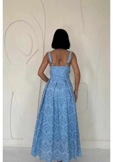The İstanbul Mavi Askılı Aparatlı Brode Elbise Mavi