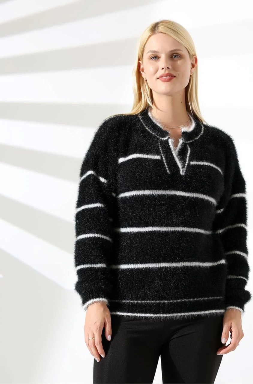 Yaka V Kesimli Tüylü Çizgili Triko Kazak Siyah