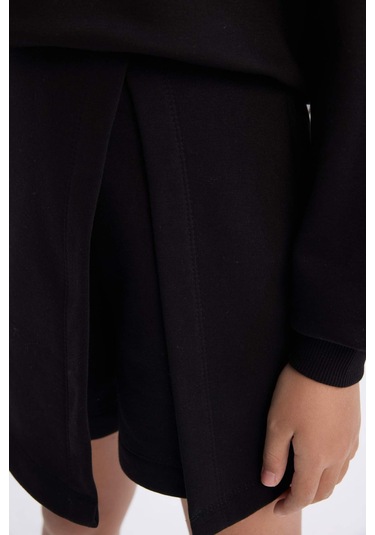 DeFacto Kız Çocuk 2'li Takım Uzun Kollu Baskılı İçi Yumuşak Tüylü Sweatshirt Şort Etek D5460A824WNBK81 Siyah DeFacto Kız Çocuk 2'li Takım Uzun Kollu Baskılı İçi Yumuşak Tüylü Sweatshirt Şort Etek D5460A824WNBK81 Siyah