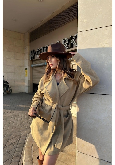 Kadın Karamel Kruvaze Yaka, Çift Cepli, Beli Kemerli, Kaşe Kaban Ceket Astarsız Sütlü Kahverengi
