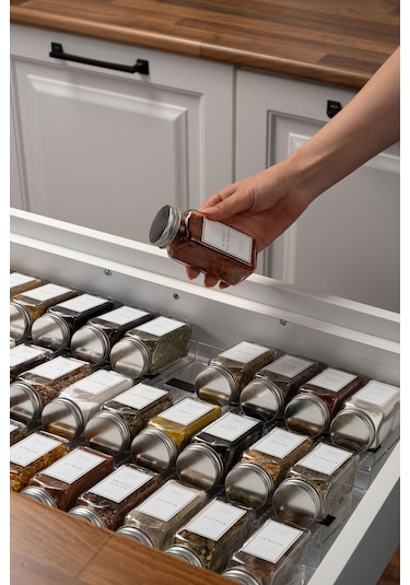 24'lü Şeffaf Kristal Plexi Standlı Cam Baharatlık Seti Kapaklı Beyaz Etiketli Baharatlık Mh03slvr24 Beyaz - Şeffaf