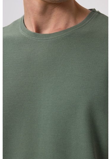 Yeşil Yüzeyi Dokulu Rahat Form Basic Erkek T-shirt - 88436 Yeşil