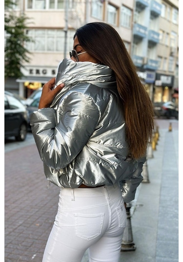 Keyifli Moda Kadın Gümüş Dik Yaka Lüx Parlak Kısa Şişme Mont - 38 Gümüş