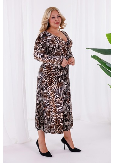 Kadın Kahve Siyah Yılan Desen Kruvaze Yaka Büyük Beden Esnek Maxi Elbise Kahve - Siyah
