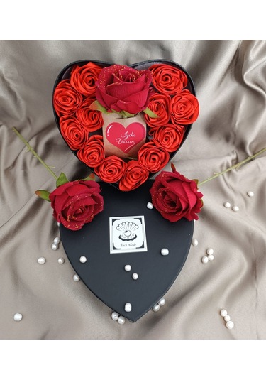 İnci Mode İyiki Varsın 12+1 Çiçekli Kalpli Kutu Hediyelik Çiçek Kutusu Siyah