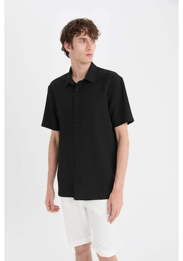 DeFacto Regular Fit Polo Yaka Krinkıl Yazlık Kısa Kollu Siyah Gömlek E1223AX25SMBK27 DeFacto Regular Fit Polo Yaka Krinkıl Yazlık Kısa Kollu Siyah Gömlek E1223AX25SMBK27