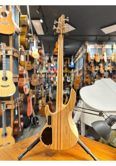 B04-n 4 Telli Bass Gitar