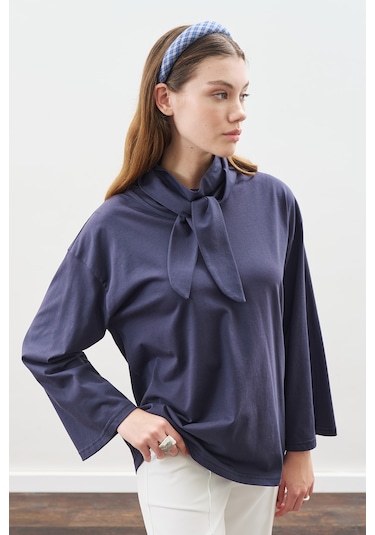 Yüksek Yaka Bağlamalı Bluz Lacivert Lacivert
