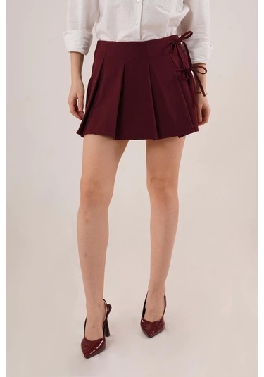 Önü Piliseli Yandan Bağlama Detaylı Bordo Mini Şort Etek Bordo