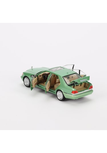 1:24 Ölçek Sesli Işıklı 4 Kapısı Kaput Ve Bagajı Açılan Stantlı Model Araç Yeşil