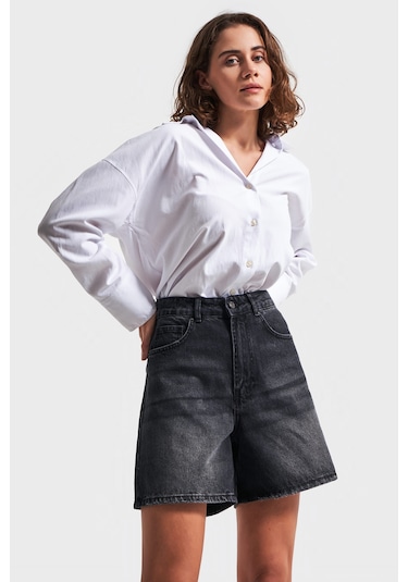 Itsbasic Kadın Koyu Füme Renk Diana Mom Fit Midi Boy Denim Şort
