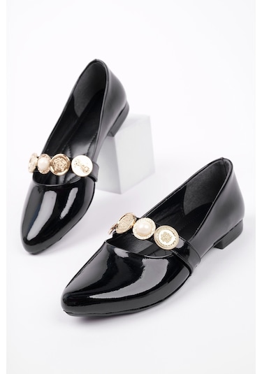 Muggo Poena Broş Detaylı Tek Bantlı Günlük Kadın Babet Siyah Rugan