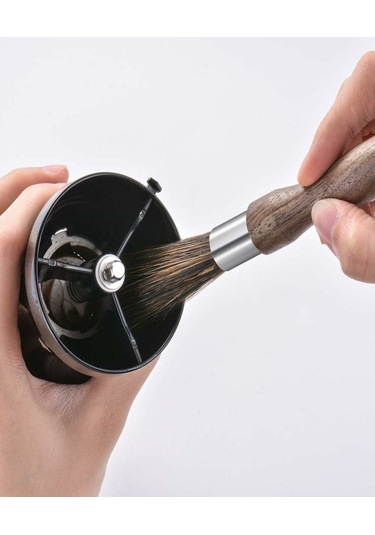 Kahve Öğütücü Temizleme Fırçası Doğal Domuz Kılı Ceviz Saplı, Askılı Dikey