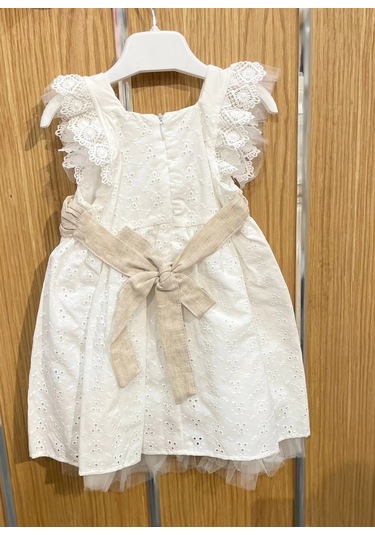 Yazlık Keten Kemerli Çiçek Aksesuarlı Bebe Kız Elbise Ekru