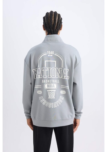 DeFactoFit NBA Wordmark Oversize Geniş Kalıp Fermuarlı Dik Yaka Sırt Baskılı Skuba Dalgıç Kumaş Sweatshirt C8917AX24AUGR445