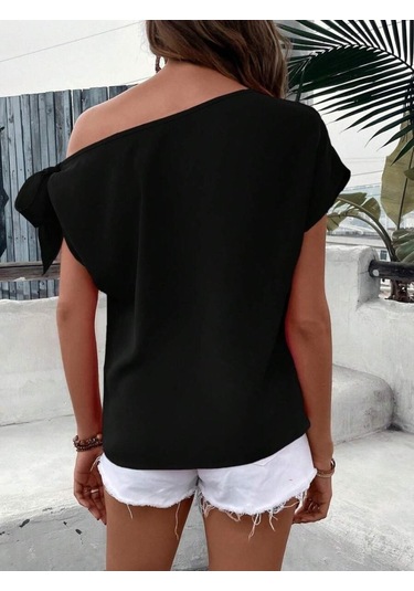 Munn Collection Kadın Tek Omuzu Açık Koldan Bağlamalı Janjan Krep Bluz Siyah