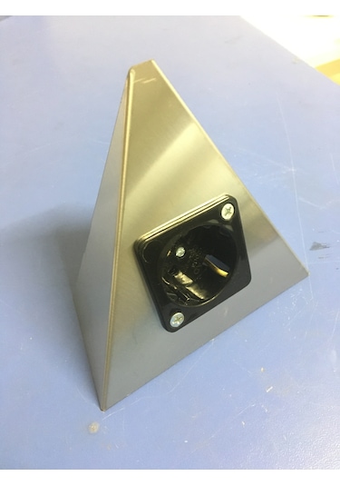 Tezgahaltı Sadece Üçgen Priz