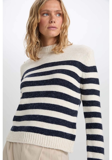 DeFacto Regular Fit Yumuşak Dokulu Bisiklet Yaka Düğmeli Çizgili Triko Kazak C9055AX24WNER105 Ekru DeFacto Regular Fit Yumuşak Dokulu Bisiklet Yaka Düğmeli Çizgili Triko Kazak C9055AX24WNER105 Ekru