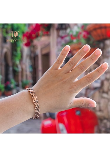 El Yapımı Şık Tasarım Kalın Dövülmüş Saf Bakır Bilezik Bakır Takı Romatizma Bilekliği Işıklı Kutulu Bakır