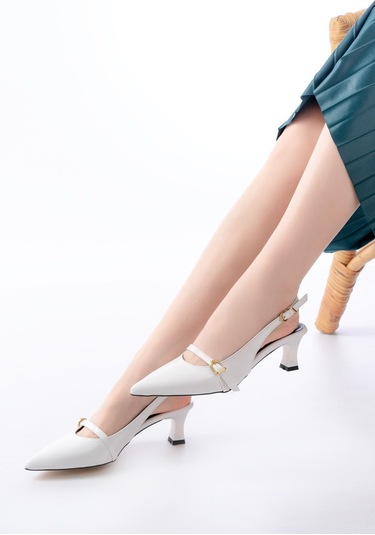 H-470 Beyaz Rugan Baret Tokalı Arkası Açık Günlük Kadın Sanda... Beyaz