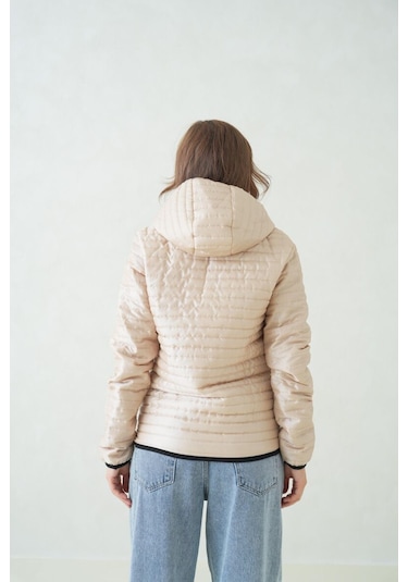 İçi Astarlı Su Ve Rüzgar Geçirmez Cepli Kapüşonlu Kadın Mont Bej