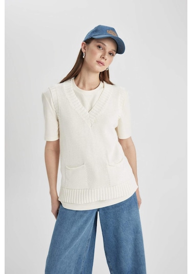 Defacto Regular Fit V Yaka Triko Süveter B8371AX24SPER133 Ekru