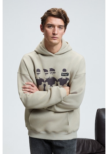 Grimelange ARMAND Erkek Kapüşonlu Kanguru Cepli Önü Baskılı Oversize Taş Rengi Sweatshirt