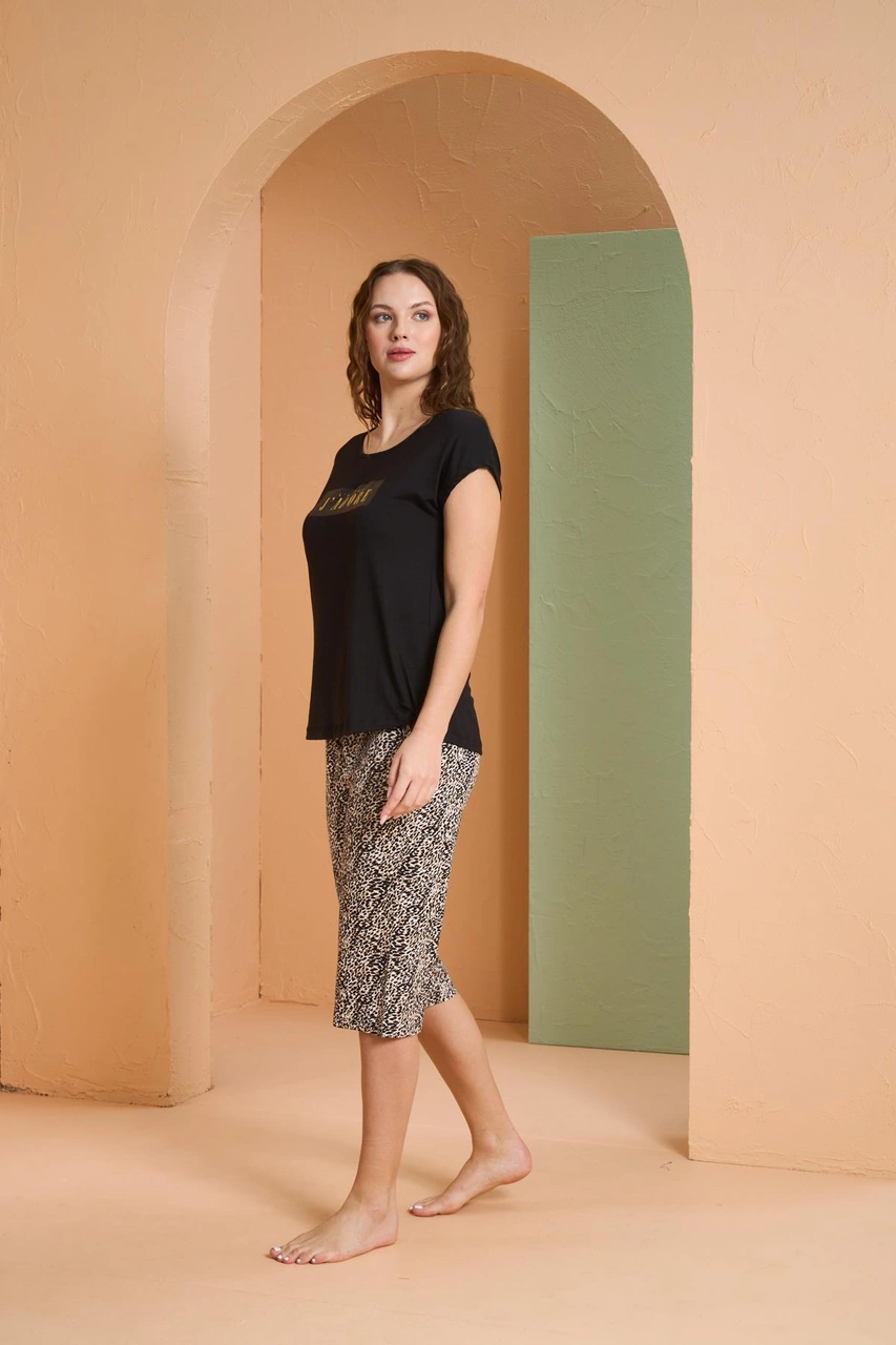 Pjs Kadın Leopar Desenli Yuvarlak Yaka Kısa Kollu Rahat Kapri Pijama Takım Siyah