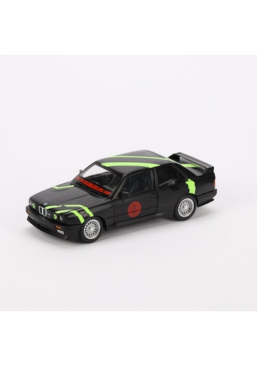 1:24 Ölçek Sesli Işıklı 4 Kapısı Kaput Ve Bagajı Açılan Stantlı Model Araç E30 Siyah