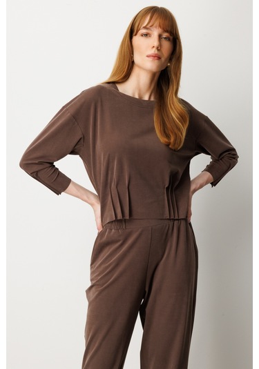 On Kadın Pile Detaylı Sıfır Yaka Bluz 64408 Kahverengi Kahverengi