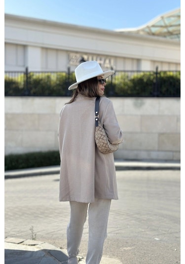 Kadın Krem Astarlı, Kruvaze Ceket Yaka, Tek Düğme, Rahat Kalıp, Fitilli Kaşe Kumaş Kaban Krem