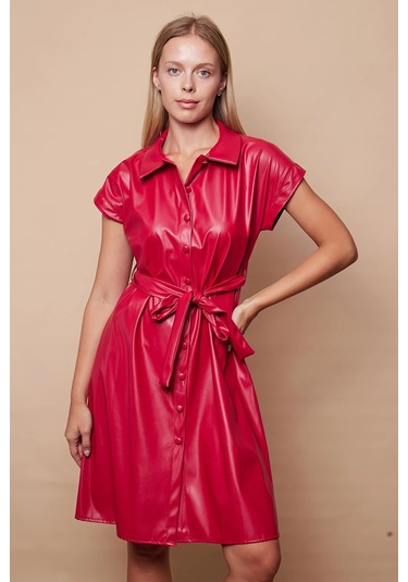 Kadın Hafif Likralı Ekolojik Deri Yakalı Düşük Omuzlu Yan Cepli Düğmeli Diz Boy Elbise-kırmızı Kırmızı