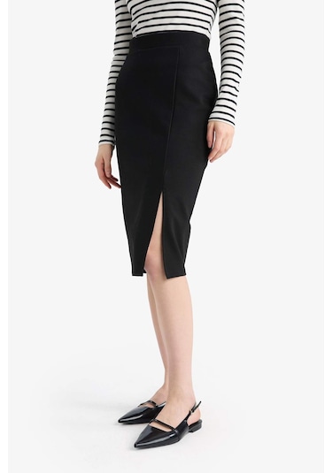 DeFacto Basic Düz Normal Bel Yırtmaçlı Midi Kalem Etek Y6466AZ25SPBK81 Siyah DeFacto Basic Düz Normal Bel Yırtmaçlı Midi Kalem Etek Y6466AZ25SPBK81 Siyah