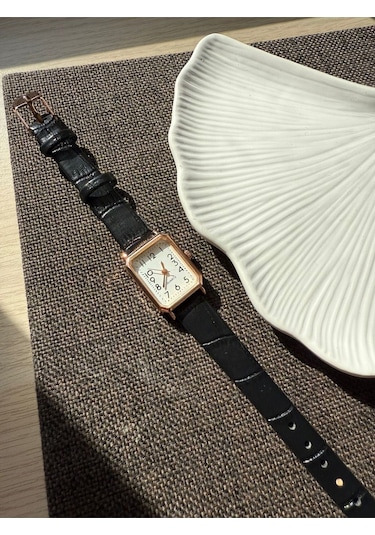 Retro Minimal Deri Kordon Vintage Kadın Kol Saati Dikdörtgen Kasa Gümüş