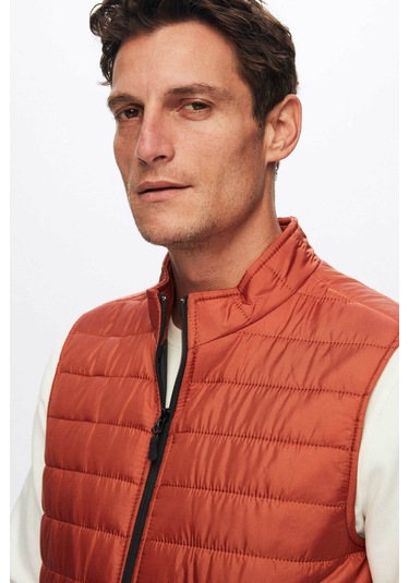 D's Damat Regular Fit Kiremit Dik Yaka Elyaf Dolgulu Mevsimlik Erkek Fermuarlı Yelek Mont 7HF07ORT42611