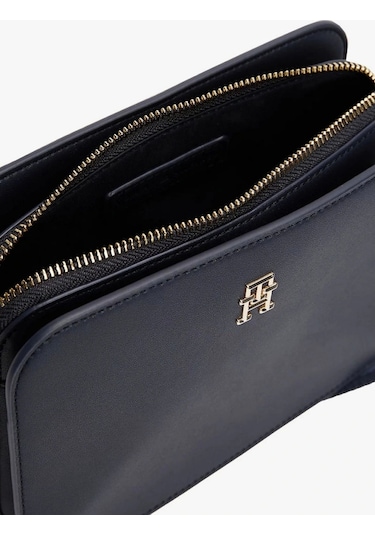 Tommy Hilfiger Monotype Askılı Siyah Kamera Kadın Çantası Lacivert
