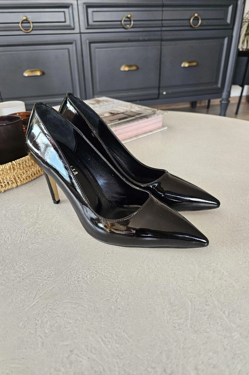10 1814 Topukla Kadın İnce Topuklu Stiletto Ayakkabı Siyah Rugan