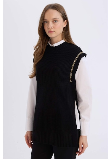 DeFacto Yarım Balıkçı Yaka Basic Düz Yan Yırtmaçlı Süveter D5022AX24AUBK81 Siyah DeFacto Yarım Balıkçı Yaka Basic Düz Yan Yırtmaçlı Süveter D5022AX24AUBK81 Siyah