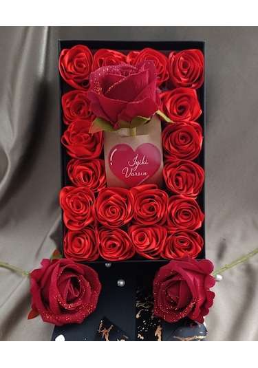 İnci Mode İyiki Varsın 18+1 Çiçekli Kutu Hediyelik Çiçek Kutusu Siyah Dekoratif Hediye