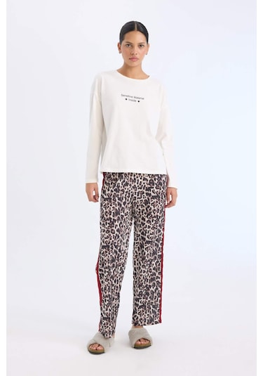 DeFacto Pijama Takımı Regular Fit Uzun Kollu Baskılı Üst Leopar Desenli Uzun Alt-Fall in Love E2352AX24WNBK81 DeFacto Pijama Takımı Regular Fit Uzun Kollu Baskılı Üst Leopar Desenli Uzun Alt-Fall in Love E2352AX24WNBK81