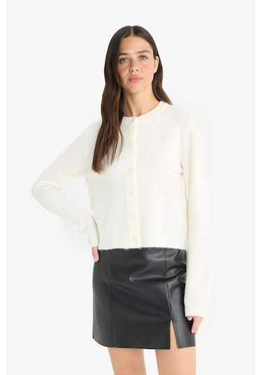 Defacto Regular Fit Bisiklet Yaka Basic Düz Düğmeli Soft Touch Yumuşak Triko Hırka E3654ax25wner105 Ekru