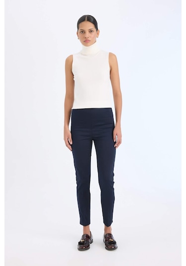 DeFacto Sigaret Normal Bel Düz Paça Saten Kumaş Kumaş Pantolon J8743AZ25SMNV135 DeFacto Sigaret Normal Bel Düz Paça Saten Kumaş Kumaş Pantolon J8743AZ25SMNV135