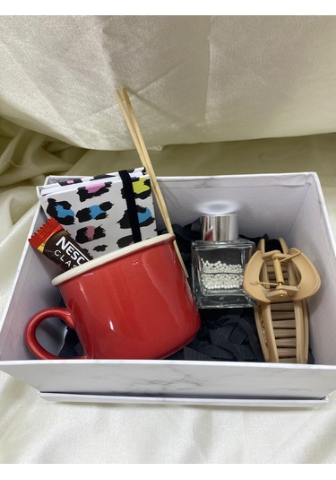 Kırmızı Kupa Kahve Hediye Kutusu Mumlu Hediye Seti Şık Ve Özel Hediye Kadın & Erkek İçin Özel Kutulu Hediye -