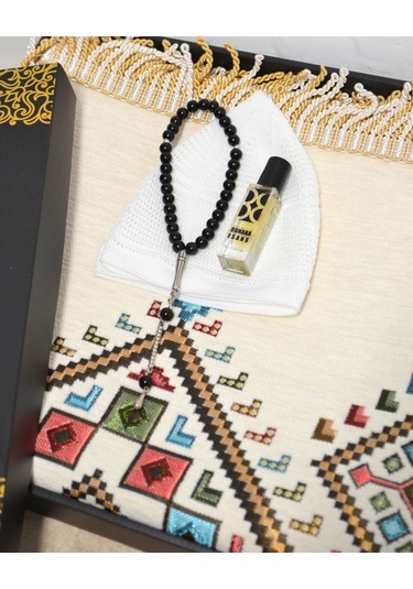 Erkekler İçin Seccade Takke Tesbih Esans Hediyelik Seti Kilim Desenli Kadife Astarlı Seccade Ve Özel Kutulu Lüks Hac Umre Hediyesi Beyaz