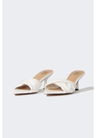 DeFacto Kadın Yüksek Taban Suni Deri Topuklu Terlik E2508AX25SMWT34 Beyaz DeFacto Kadın Yüksek Taban Suni Deri Topuklu Terlik E2508AX25SMWT34 Beyaz