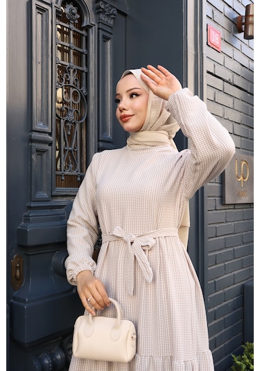 Kadın Kahve Küçük Kareli Kat Kat Kuşaklı Uzun Gofre Kumaş Tesettür Elbise 0220 Kahve