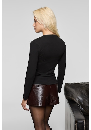 TALUVIA Kadın Esnek Kumaşlı Vücuda Oturan Slim Fit Düğmeli Siyah Bluz